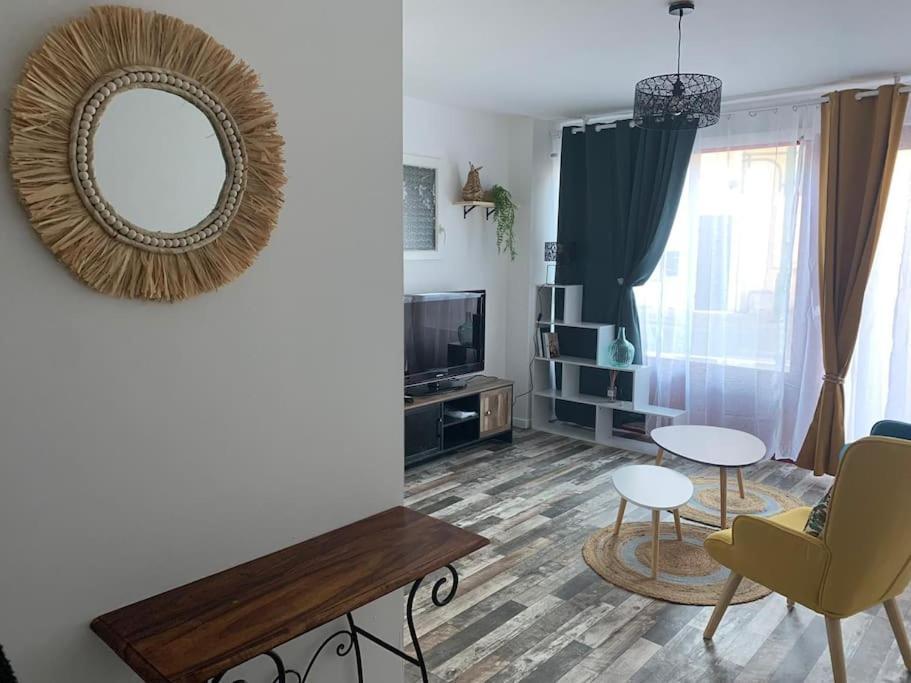 ז'יאן Appartement Avec Cours מראה חיצוני תמונה