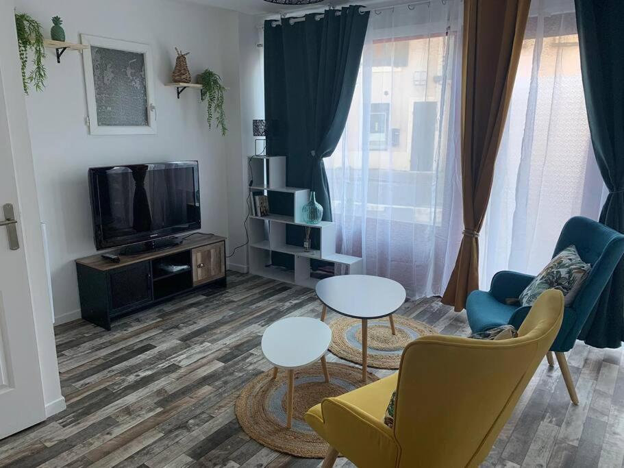 ז'יאן Appartement Avec Cours מראה חיצוני תמונה